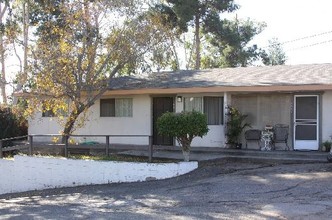 Gateway Apartments in Fallbrook, CA - Building Photo - Building Photo