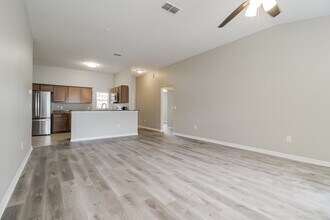 320 Bella Rosa Cir in Sanford, FL - Foto de edificio - Building Photo