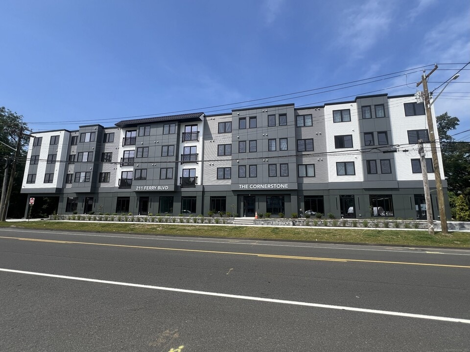 211 Ferry Blvd in Stratford, CT - Building Photo