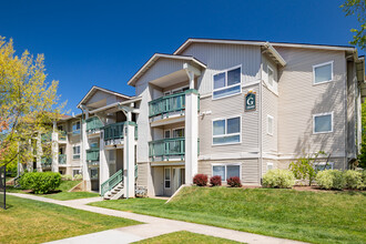 Oak Park Village in Boise, ID - Building Photo - Primary Photo