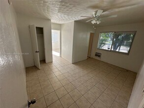 610 NE 12th Ave in Fort Lauderdale, FL - Building Photo - Building Photo