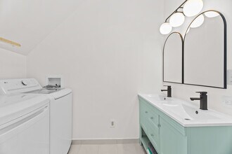 2846 N Troy St in Chicago, IL - Building Photo - Building Photo