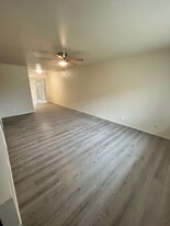 2514 14th Ave, Unit A in Kingsburg, CA - Foto de edificio - Building Photo