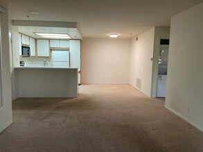 2800 Keller Dr, Unit 233 in Tustin, CA - Foto de edificio - Building Photo