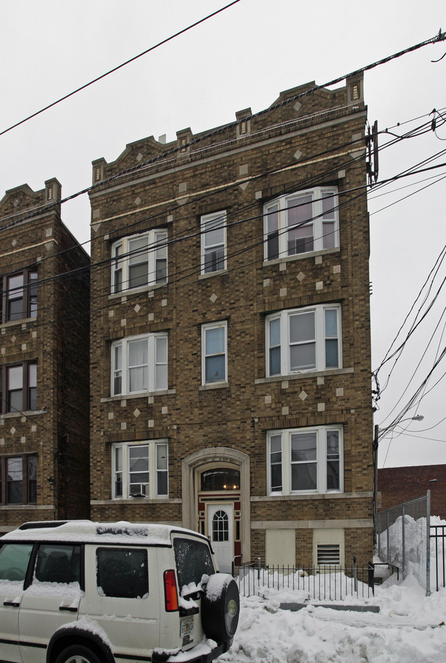 351 Forrest St in Jersey City, NJ - Building Photo - Building Photo