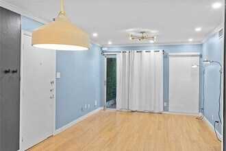 1304 Summit St in Austin, TX - Building Photo - Building Photo