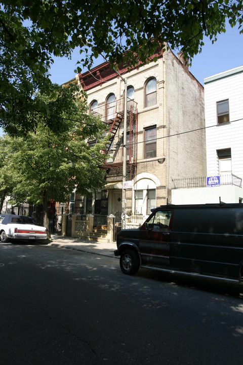 57 Bleecker St in Brooklyn, NY - Building Photo