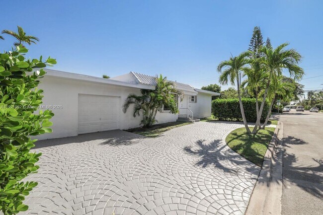 725 91st St in Surfside, FL - Building Photo - Building Photo