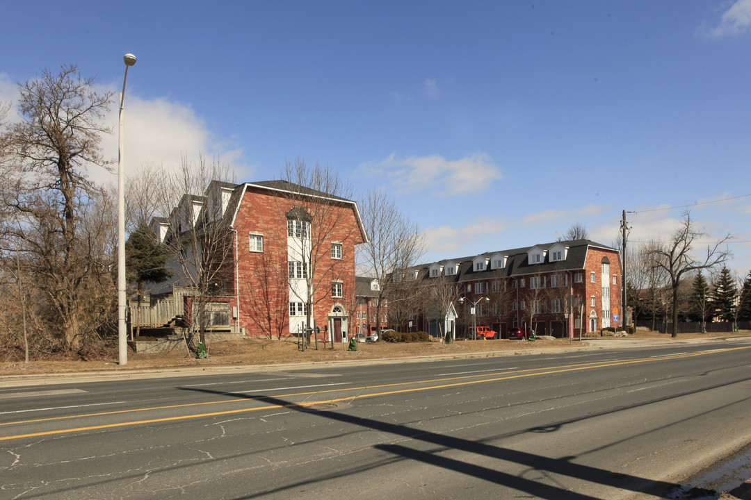 1-32 Bethune Way in Markham, ON - Building Photo