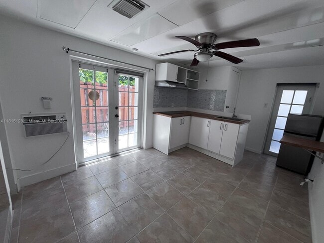 1501 Calais Dr in Miami Beach, FL - Building Photo - Building Photo