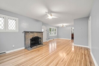 304 E Schreyer Pl in Columbus, OH - Building Photo - Building Photo