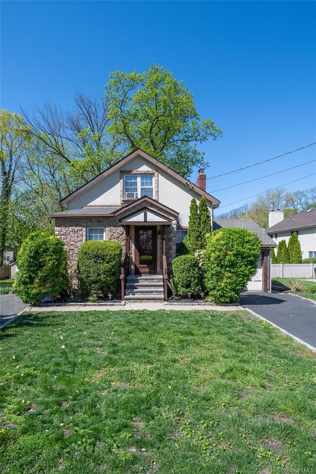 3 Woodmere Ln in Glenwood Landing, NY - Building Photo - Building Photo