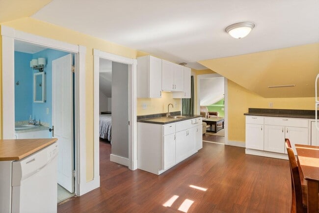 109 Woodford St in Portland, ME - Building Photo - Building Photo