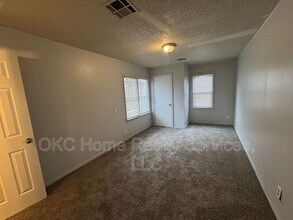2213 NE 17th St in Oklahoma City, OK - Building Photo - Building Photo