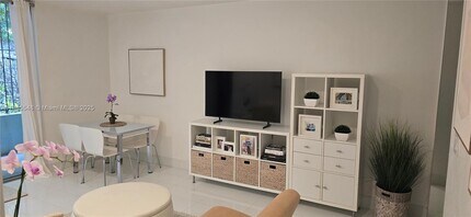 2539 S Bayshore Dr in Miami, FL - Building Photo - Building Photo