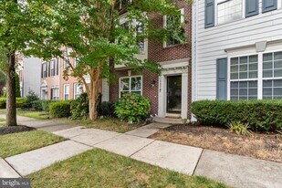 12904 Leatherwood Ln in Woodbridge, VA - Building Photo