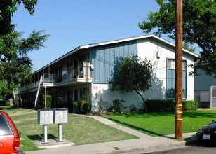 10380 Vernon Ave in Montclair, CA - Building Photo - Building Photo