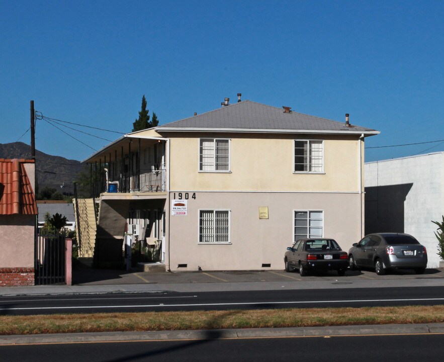 1904 W Glenoaks Blvd in Glendale, CA - Building Photo