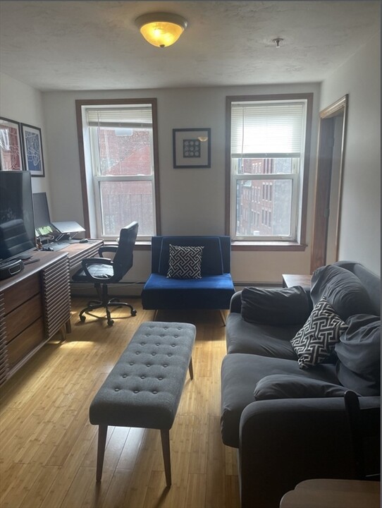 14 Fleet St in Boston, MA - Building Photo