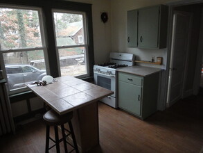 213 Dearborn Pl, Unit 1 Bedroom Apartment in Ithaca, NY - Foto de edificio - Building Photo