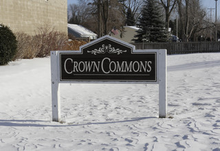 Crown Commons in Fridley, MN - Foto de edificio - Building Photo