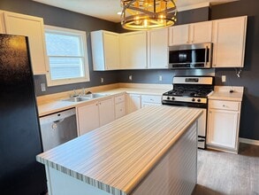 1105 Shelbourne Dr in Normal, IL - Building Photo - Building Photo