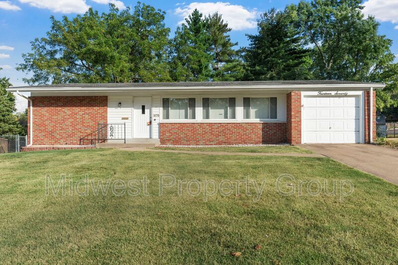 1470 Whirlaway Dr in Florissant, MO - Building Photo