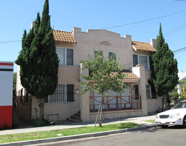 548 E 17th St in Long Beach, CA - Foto de edificio - Building Photo