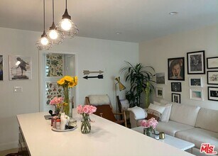 713 Vernon Ave in Los Angeles, CA - Foto de edificio - Building Photo