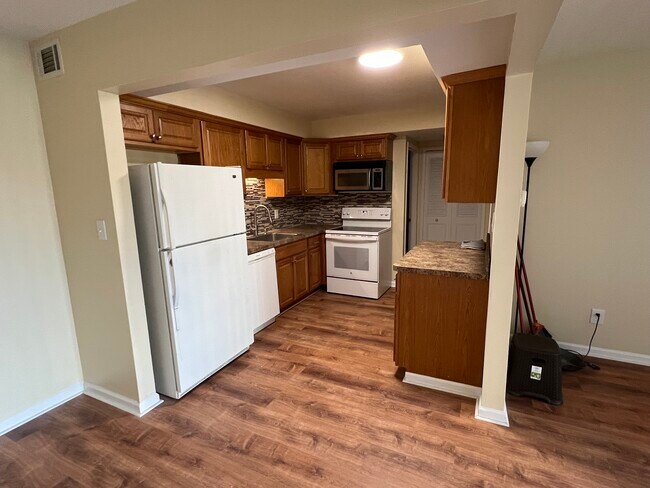 8235 Karam Blvd, Unit 8235 Karam in Warren, MI - Foto de edificio - Building Photo