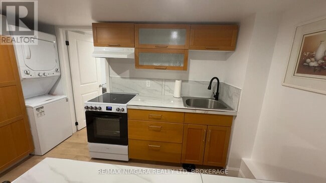 4992 Mcrae St in Niagara Falls, ON - Building Photo - Building Photo