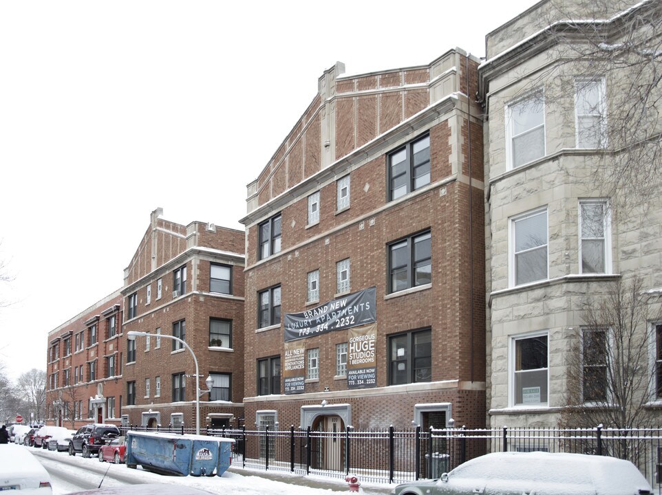 820-826 W Cuyler Ave in Chicago, IL - Foto de edificio