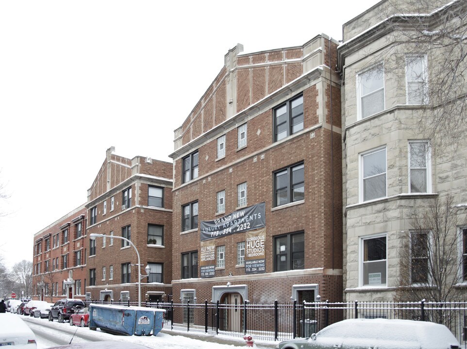 820-826 W Cuyler Ave in Chicago, IL - Building Photo