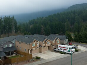 1295 Windsong Dr in Cascade Locks, OR - Building Photo - Building Photo