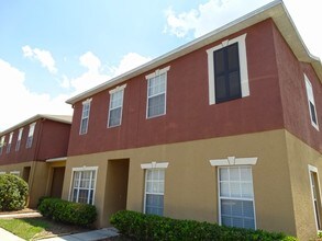 Kings Lake Townhomes in Gibsonton, FL - Building Photo - Building Photo