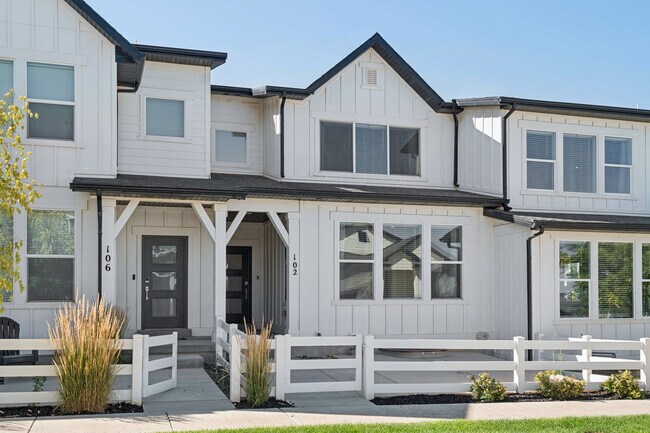 102 E Grant Ln in North Salt Lake, UT - Foto de edificio - Building Photo