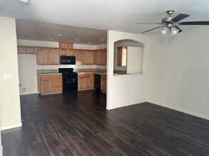 4225 Burrel Dr-Unit -4227 in Visalia, CA - Building Photo - Building Photo