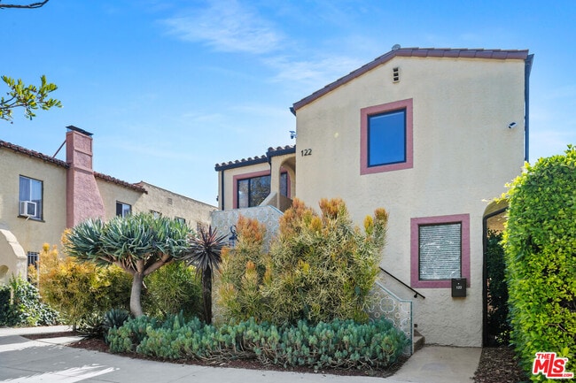 122 N Harper Ave in Los Angeles, CA - Foto de edificio - Building Photo