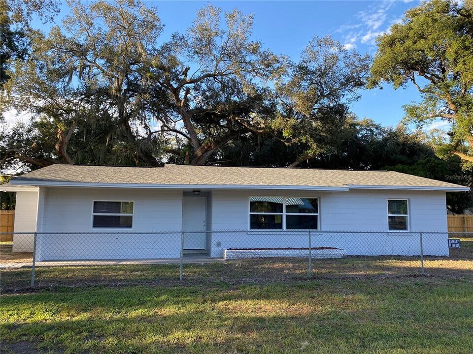 38415 9th Ave in Zephyrhills, FL - Building Photo