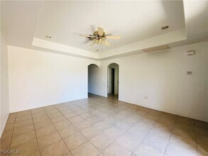 3018 SE Santa Barbara Pl, Unit 20 in Cape Coral, FL - Foto de edificio - Building Photo