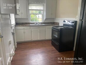 32 Holly St in Tuscaloosa, AL - Building Photo - Building Photo