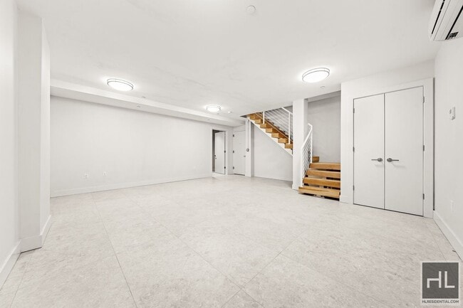 BRUCKNER BOULEVARD in Bronx, NY - Building Photo - Building Photo