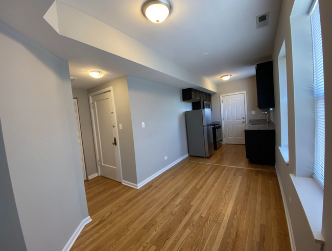 2807 W Lawrence Ave, Unit C1W