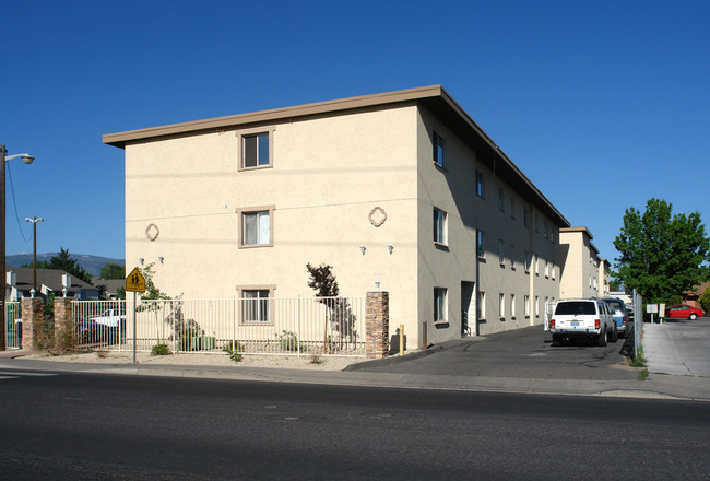 Belle Haven Apartments in Sparks, NV - Building Photo - Building Photo