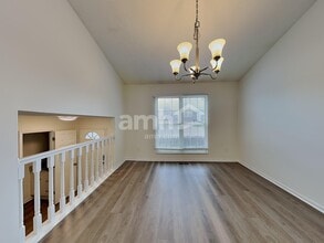 6556 Cloverlawn Cir, Unit 1R in Canal Winchester, OH - Foto de edificio - Building Photo