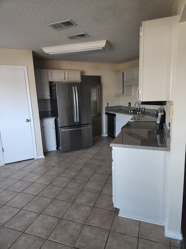 7551 Northpointe Blvd in Pensacola, FL - Building Photo - Building Photo