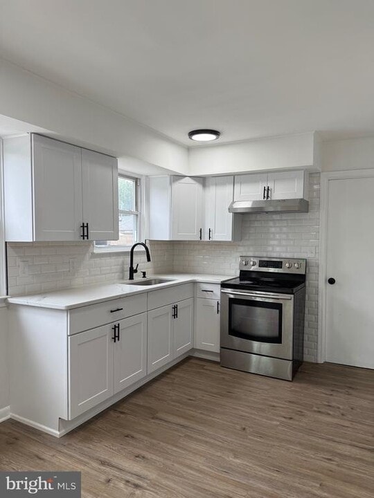 561 Salem Ave in Woodbury, NJ - Building Photo