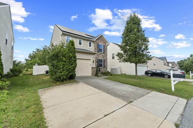7044 Lennox Ave in Elkridge, MD - Foto de edificio - Building Photo