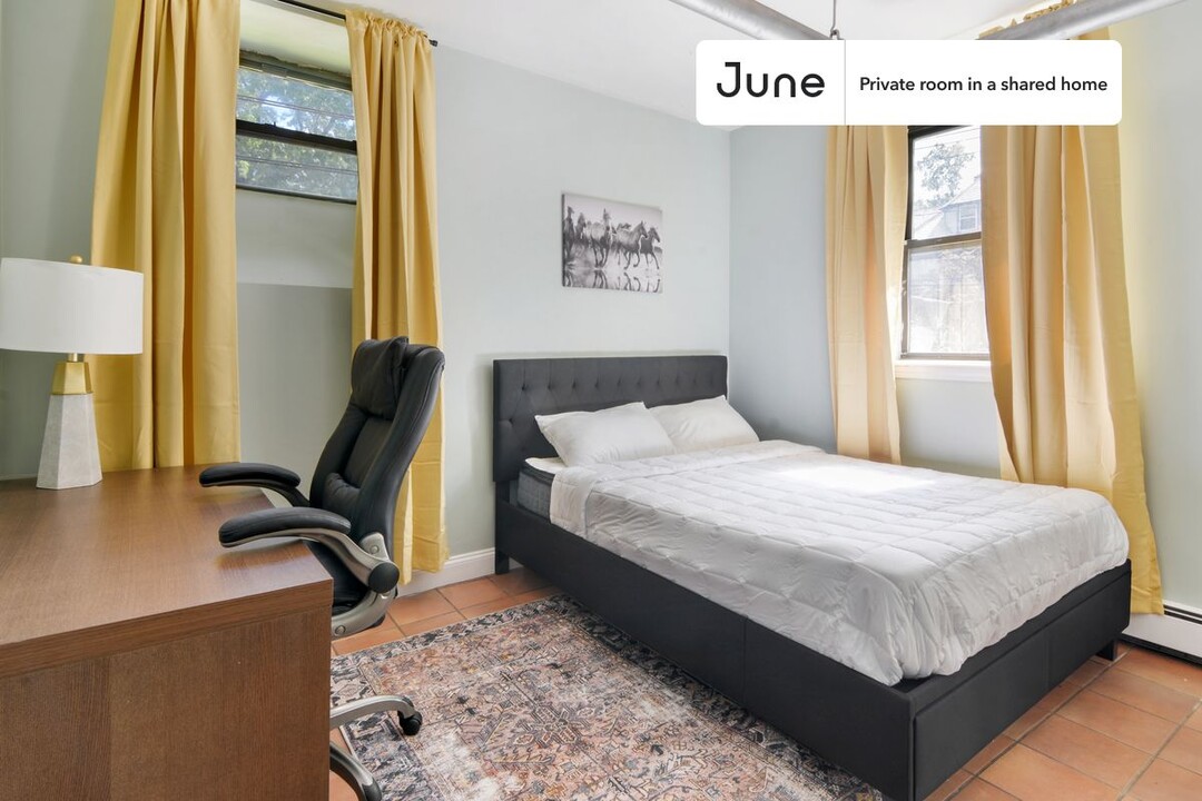 Private bedroom in 5 bed/3 bath Home in Boston, MA - Building Photo