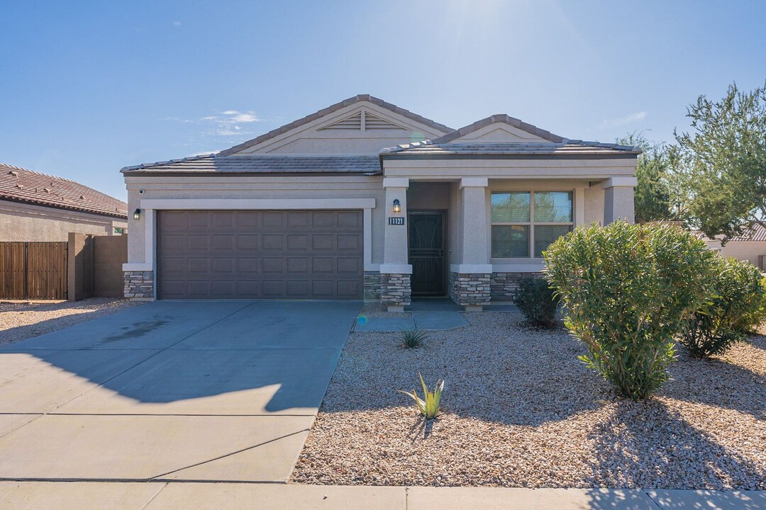 1121 E Viola Ct in Casa Grande, AZ - Building Photo